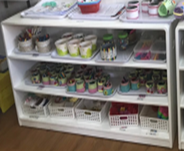 Giá để đồ dùng 4 tầng (lớp 3 tuổi)