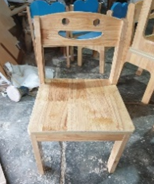 ghế gỗ mặt cười