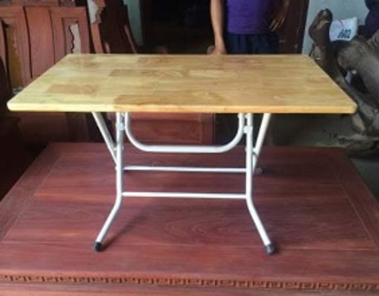 Bàn gỗ Chân sắt